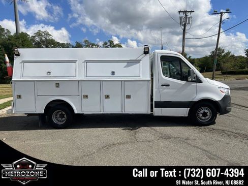 Used 2019 Freightliner Sprinter 3500 w/ Premium Package RWD image 4