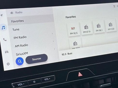 Used 2023 Toyota Venza XLE image 23