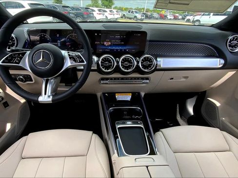Used 2025 Mercedes-Benz GLB 250 image 7