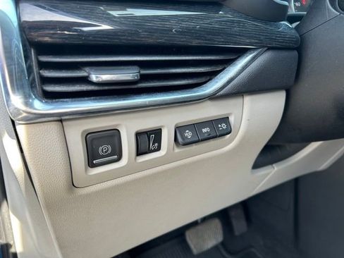 Used 2019 Cadillac XT4 Premium Luxury AWD/4WD image 28