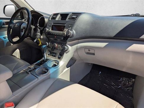 Used 2012 Toyota Highlander SE w/ Tow Pkg AWD/4WD image 23