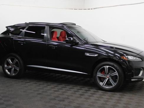 Used 2017 Jaguar F-PACE S image 4