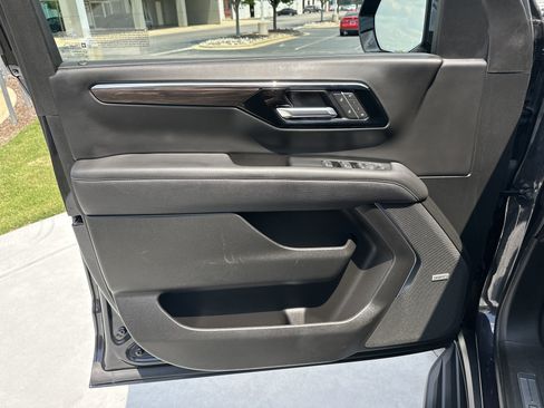 Used 2025 Chevrolet Suburban Premier RWD image 14