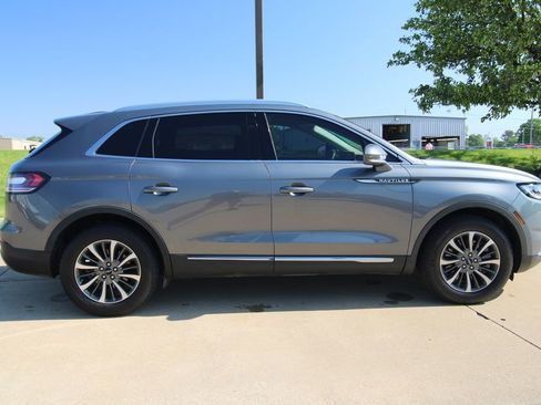 Used 2023 Lincoln Nautilus FWD w/ Premium Package image 4