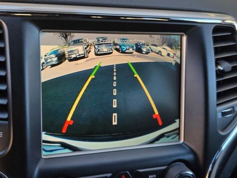 Used 2015 Jeep Grand Cherokee Altitude image 16