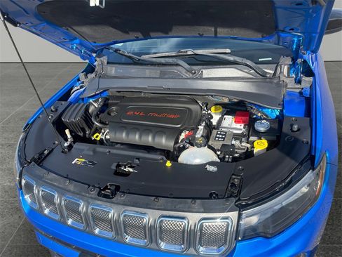 Used 2022 Jeep Compass Latitude image 9