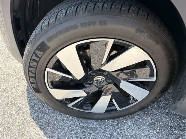 Used 2025 Volkswagen Atlas Cross Sport SE FWD image 31