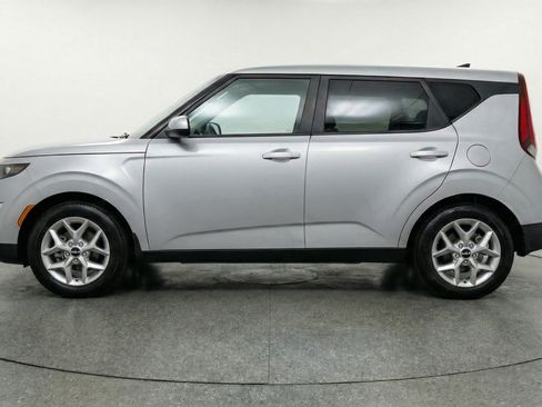 Used 2025 Kia Soul LX w/ LX Technology Package image 11