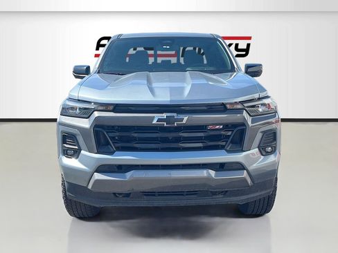 Used 2025 Chevrolet Colorado Z71 w/ Midnight Edition image 2