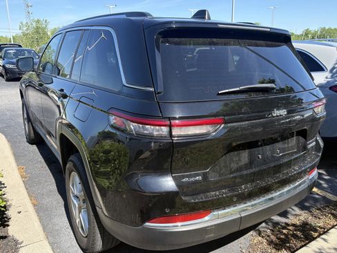 Used 2023 Jeep Grand Cherokee Laredo AWD/4WD image 4