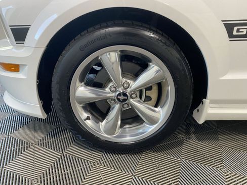 Used 2008 Ford Mustang GT RWD image 11