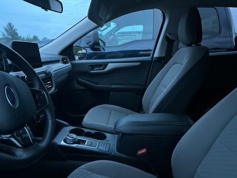 Used 2022 Ford Escape SE w/ Cold Weather Package AWD/4WD image 7