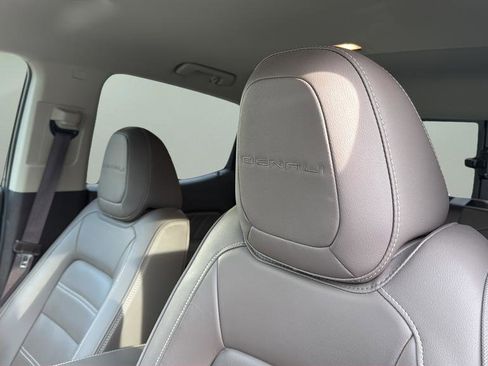 Used 2022 GMC Canyon Denali image 12