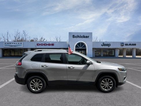 Used 2021 Jeep Cherokee Latitude Lux w/ Sun & Sound Group AWD/4WD image 2