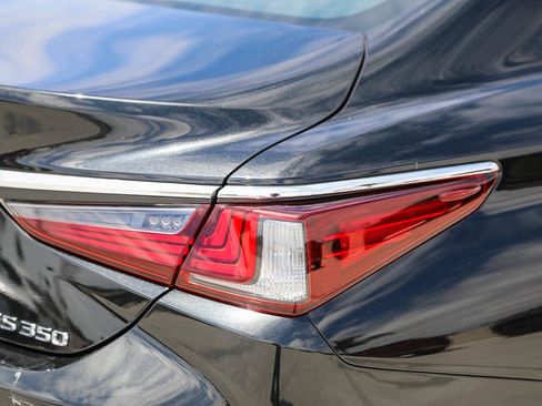 Used 2023 Lexus ES 350 w/ Premium Package FWD image 9