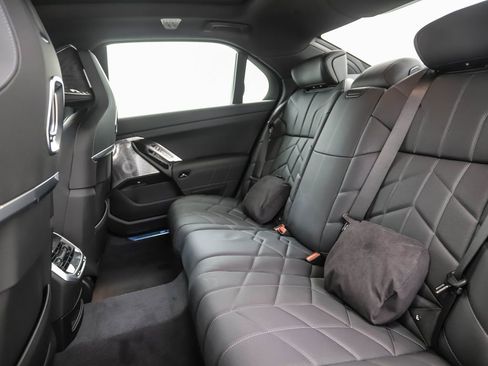 Used 2025 BMW 760i xDrive 760i xDrive w/ Executive Package image 24