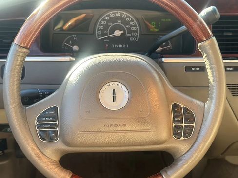 Used 2004 Lincoln Town Car Ultimate L image 18
