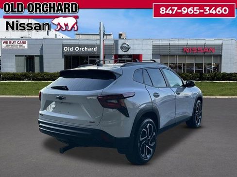 Used 2025 Chevrolet Trax RS w/ Sunroof Package image 4