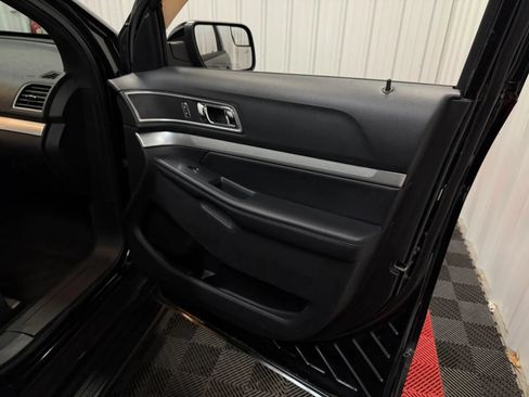 Used 2017 Ford Explorer XLT AWD/4WD image 42