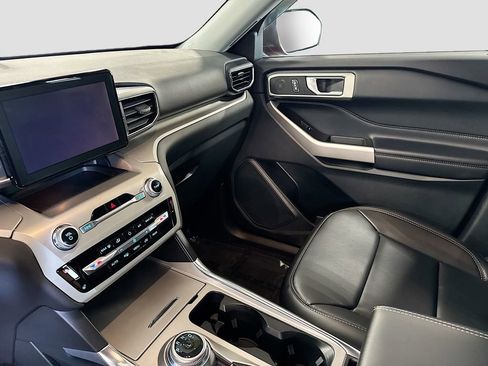 Used 2022 Ford Explorer XLT w/ Equipment Group 202A image 23