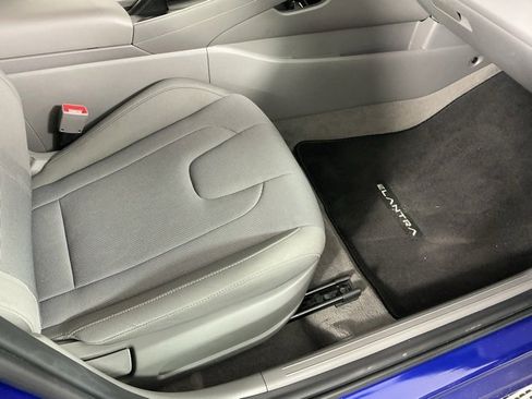 Used 2024 Hyundai Elantra SE image 14