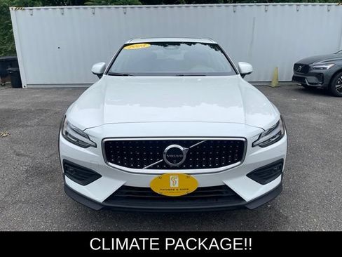 Used 2025 Volvo V60 B5 Cross Country Plus AWD/4WD image 2