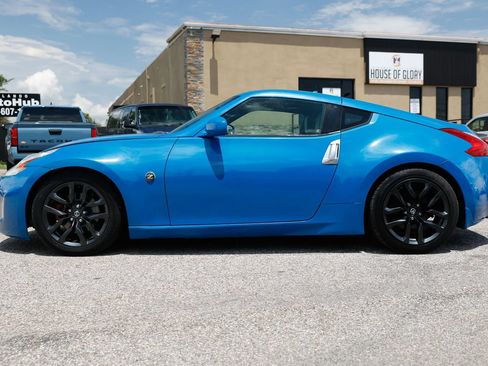 Used 2009 Nissan 370Z Touring RWD image 2