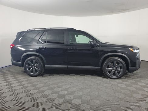 New 2026 Honda Pilot Sport image 3