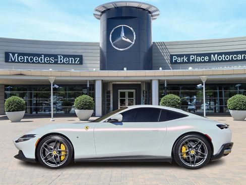 Used 2022 Ferrari Roma image 3