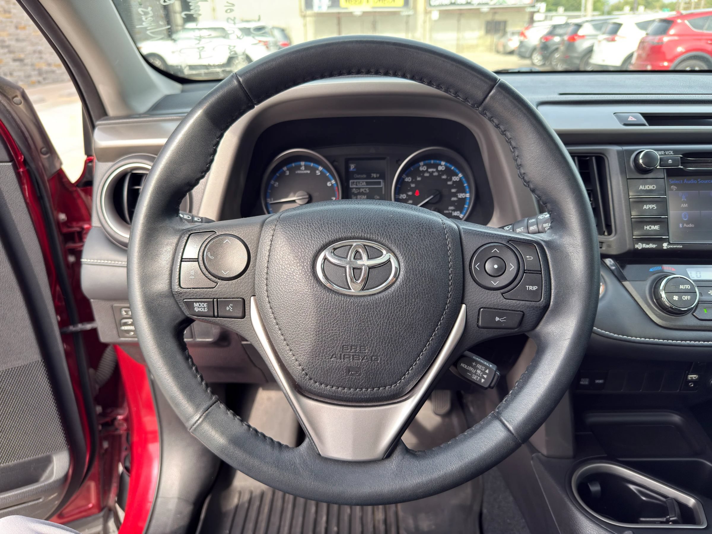 Used 2018 Toyota RAV4 XLE FWD image 10