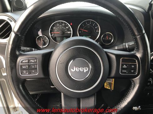 Used 2012 Jeep Wrangler Rubicon w/ Connectivity Group AWD/4WD image 12