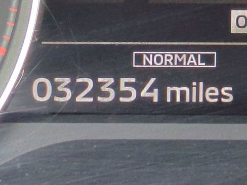 Used 2024 Mitsubishi Outlander SE image 30