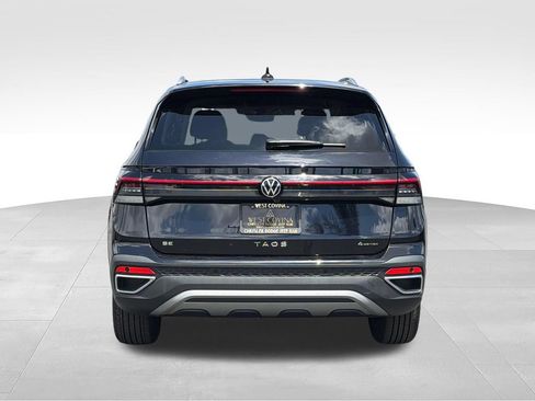 Used 2025 Volkswagen Taos SE AWD/4WD image 6