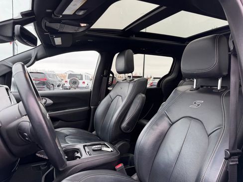 Used 2021 Chrysler Pacifica Touring-L w/ Uconnect Theater Family Group image 22