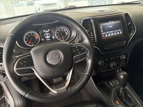 Used 2019 Jeep Cherokee Latitude Plus FWD image 17