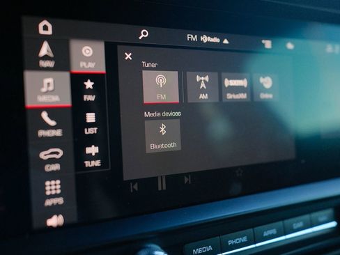 Used 2021 Porsche Macan image 23