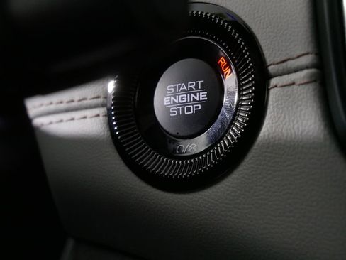 Used 2025 Jeep Compass Limited image 19