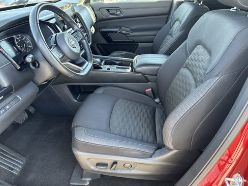 Used 2023 Nissan Pathfinder SV image 5