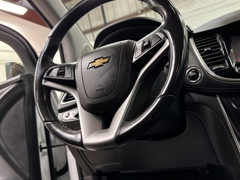 Used 2022 Chevrolet Trax LT w/ Redline Edition image 15