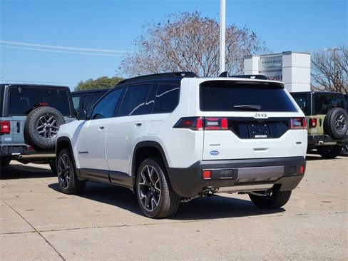 New 2026 Jeep Cherokee Overland image 4