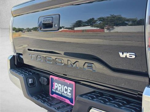 Used 2023 Toyota Tacoma TRD Off-Road AWD/4WD image 14