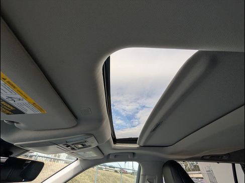 Used 2022 Toyota Highlander XLE image 11