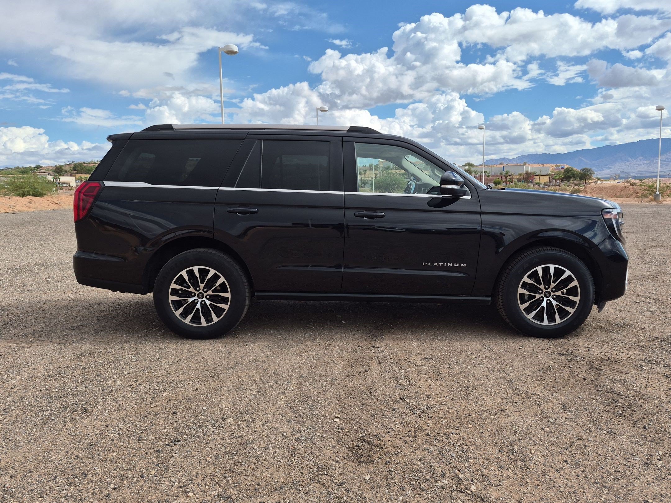 Used 2025 Ford Expedition Platinum AWD/4WD image 3