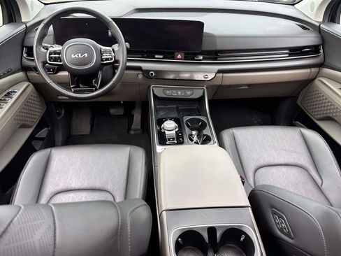 Used 2025 Kia Carnival SX FWD image 18