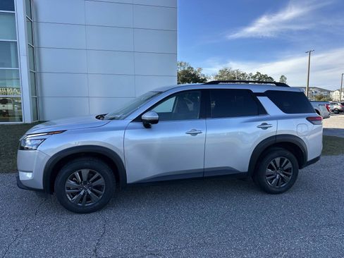 Used 2024 Nissan Pathfinder SV image 23