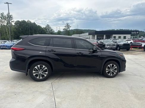 Used 2021 Toyota Highlander XLE FWD image 11