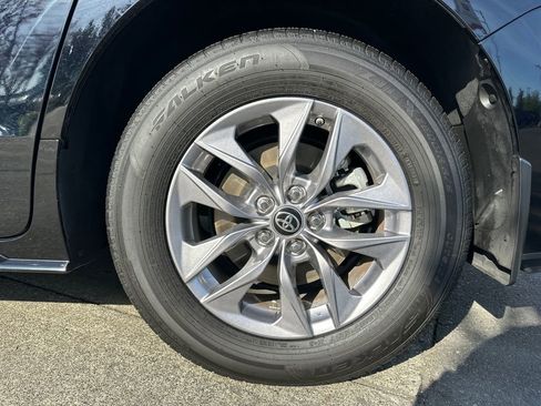 Used 2025 Toyota Sienna XLE w/ XLE Plus Package AWD/4WD image 29