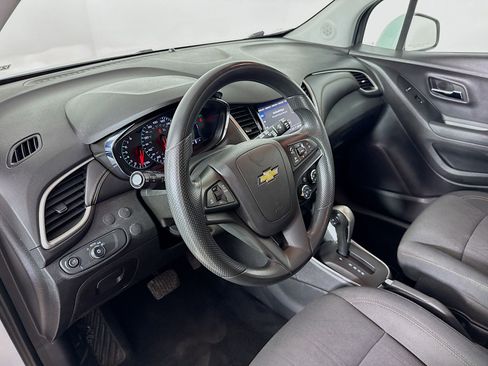 Used 2020 Chevrolet Trax LT image 8