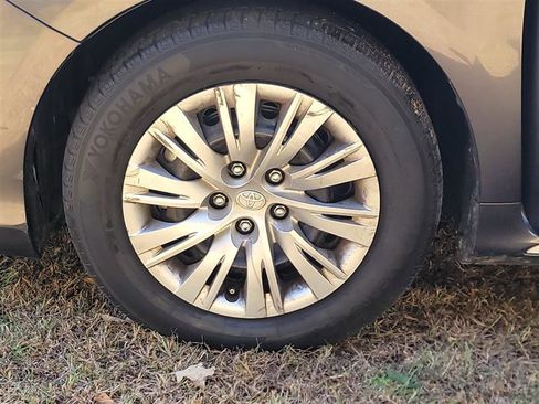 Used 2012 Toyota Camry LE image 39