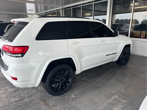 Used 2021 Jeep Grand Cherokee Laredo X AWD/4WD image 5